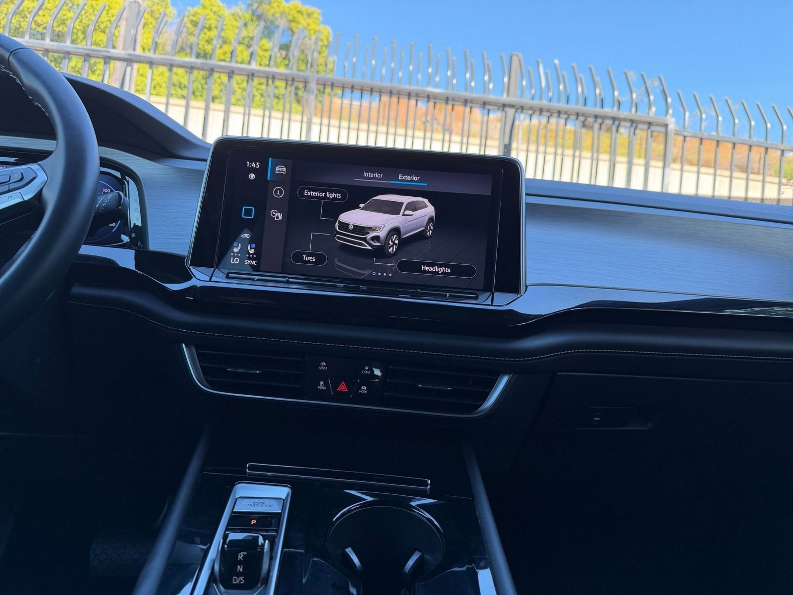 Used 2025 Volkswagen Atlas Cross Sport SE image 18