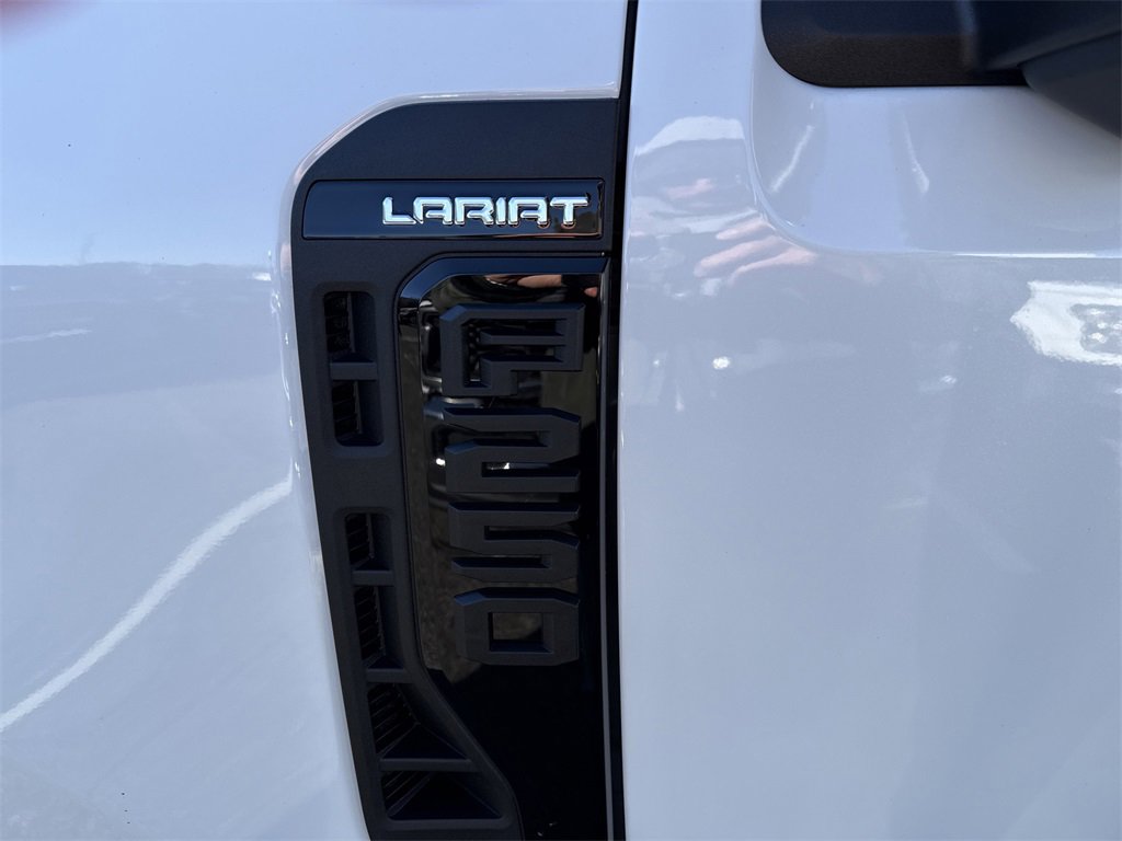 Used 2025 Ford F250 Lariat w/ Black Appearance Package image 11