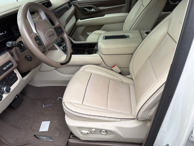 Used 2024 GMC Yukon Denali w/ Advanced Technology Package AWD/4WD image 4