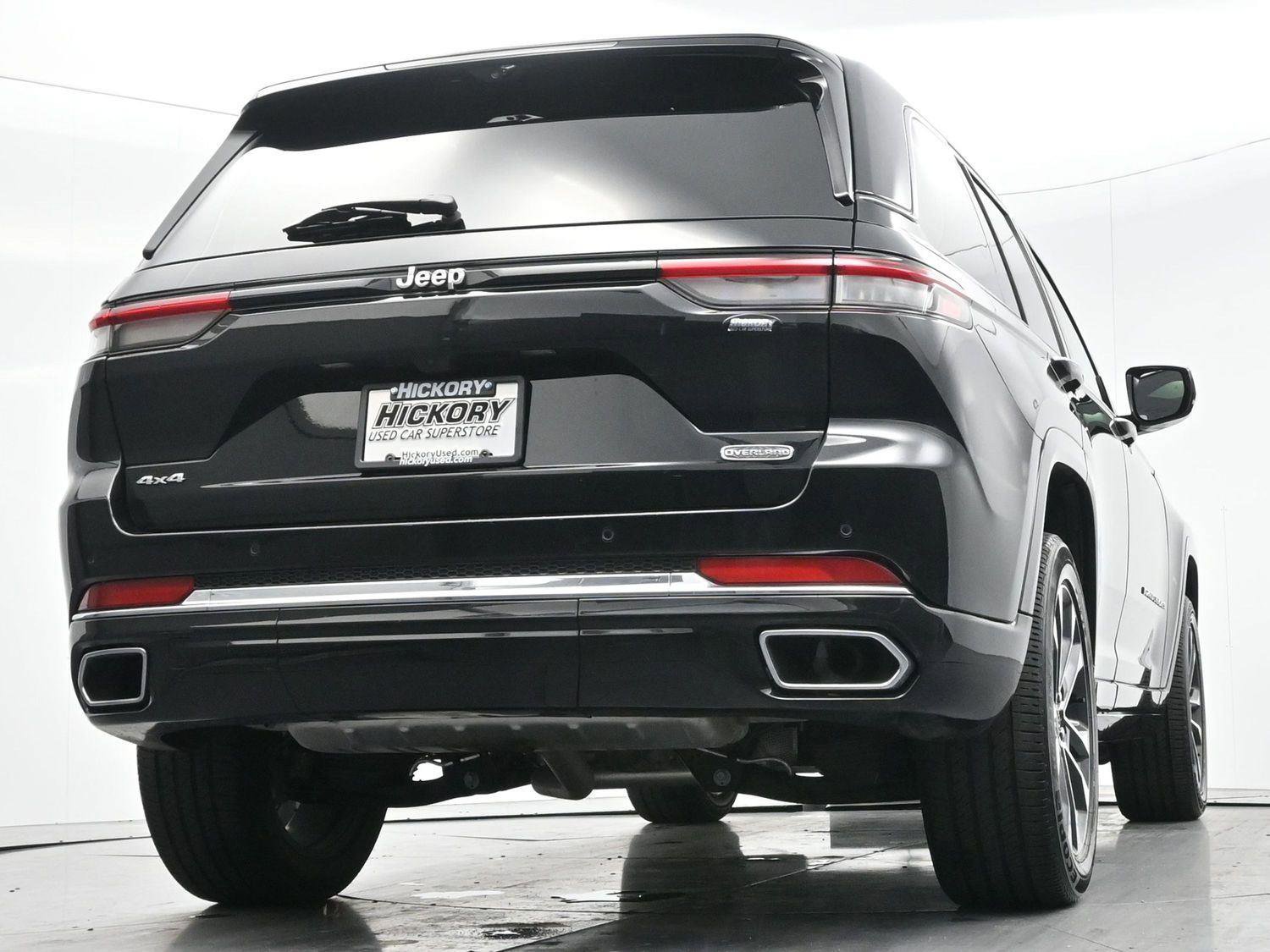 Used 2023 Jeep Grand Cherokee Overland w/ Luxury Tech Group IV AWD/4WD image 45