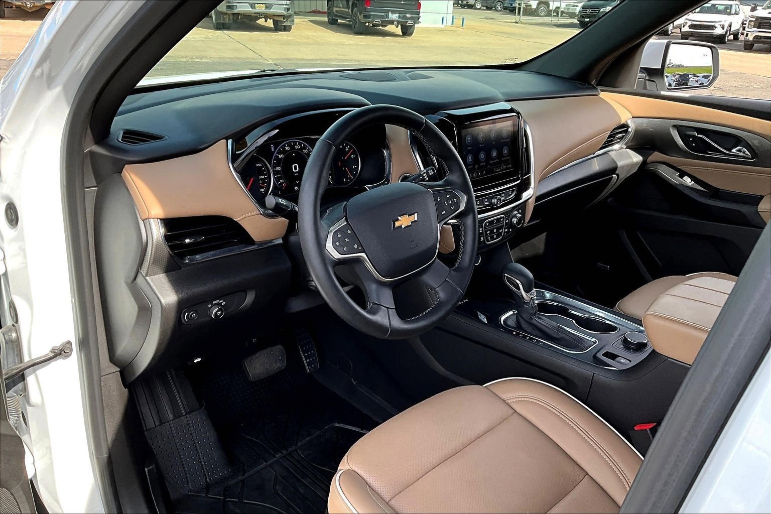 Used 2023 Chevrolet Traverse Premier image 13
