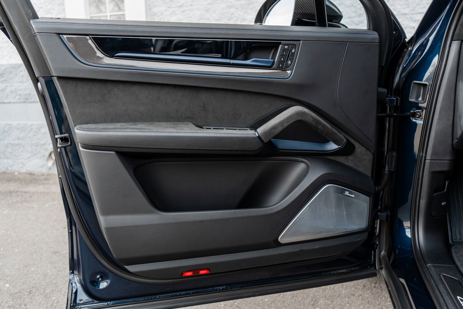Used 2024 Porsche Cayenne Turbo GT AWD/4WD image 24
