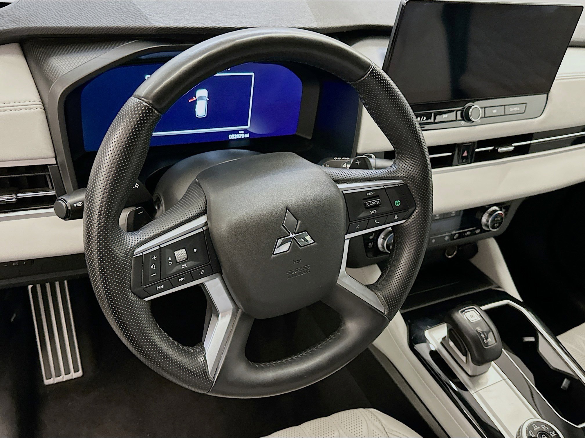 Used 2025 Mitsubishi Outlander SEL AWD/4WD image 18