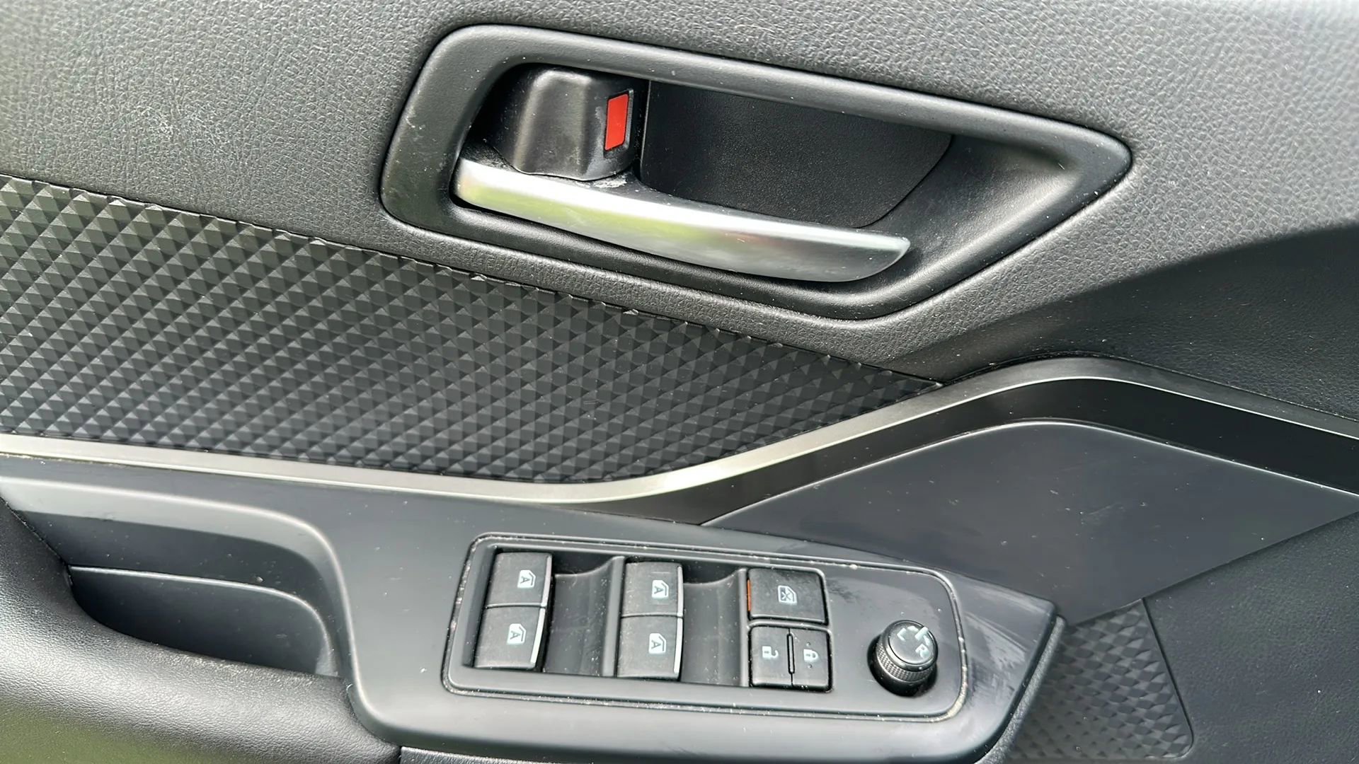 Used 2018 Toyota C-HR image 38