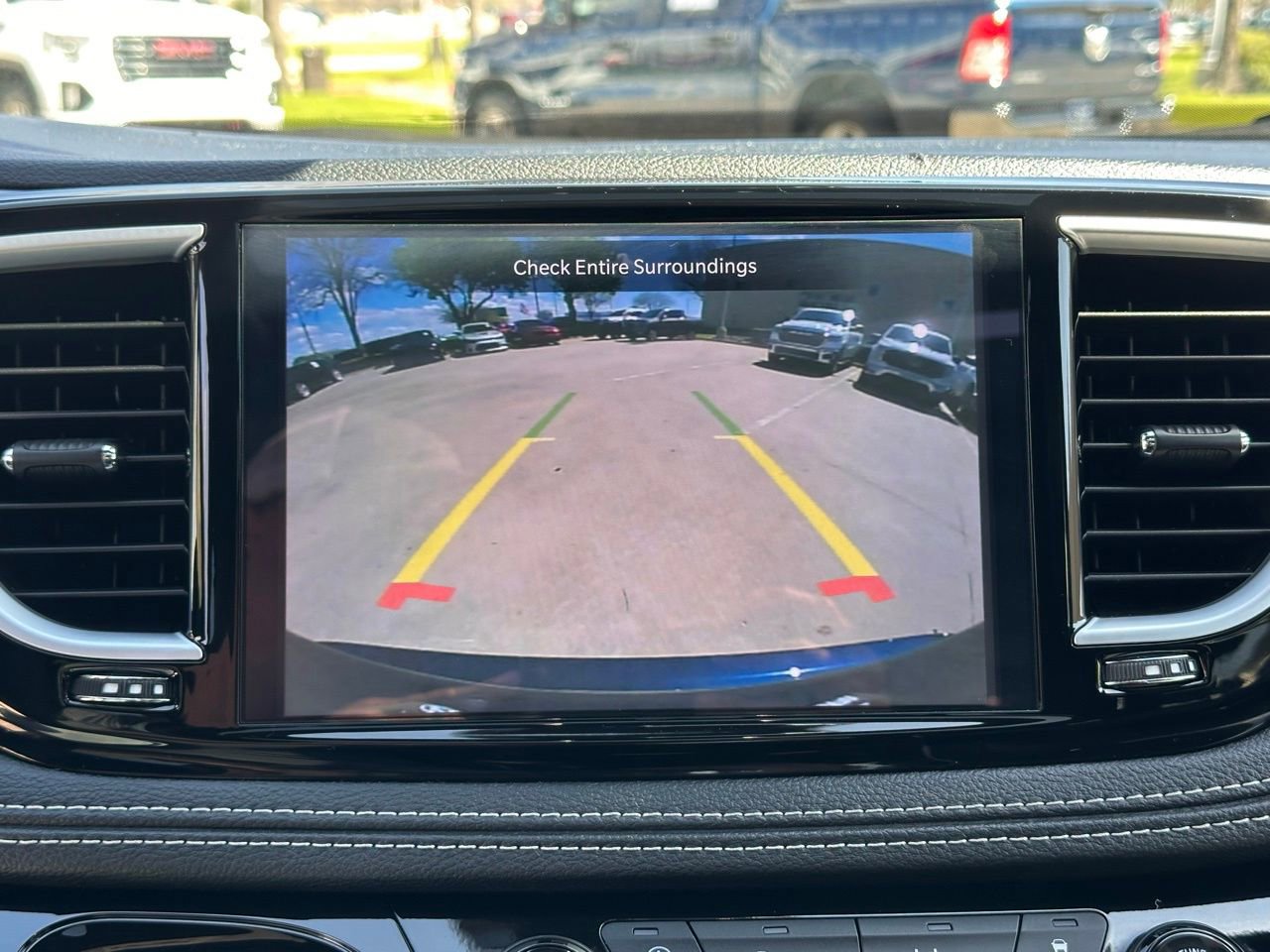 Used 2025 Chrysler Pacifica Limited image 39