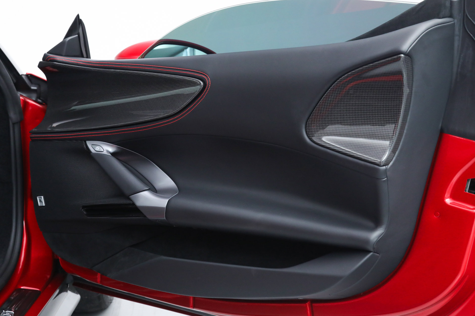Used 2025 Ferrari SF90 Spider image 21
