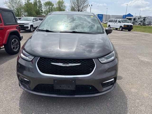 Used 2023 Chrysler Pacifica Touring-L FWD image 5