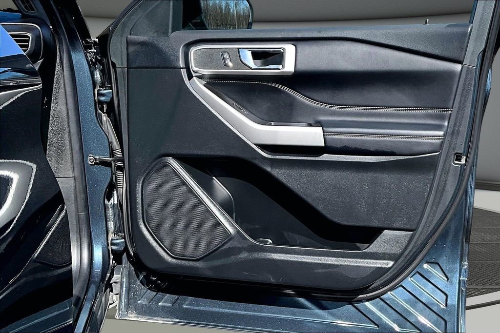 Used 2022 Ford Explorer XLT w/ Equipment Group 202A image 28