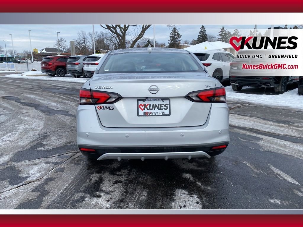 Used 2023 Nissan Versa SV image 7