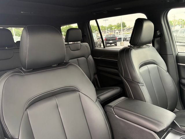 New 2026 Jeep Grand Cherokee L Limited w/ Limited Altitude Package AWD/4WD image 29