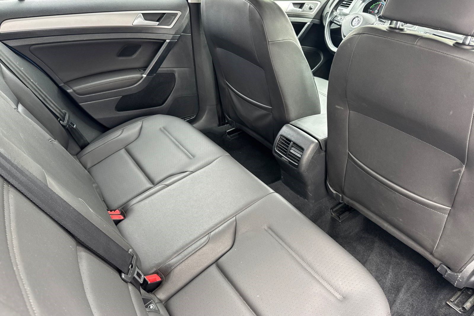 Used 2015 Volkswagen e-Golf SEL Premium FWD image 33