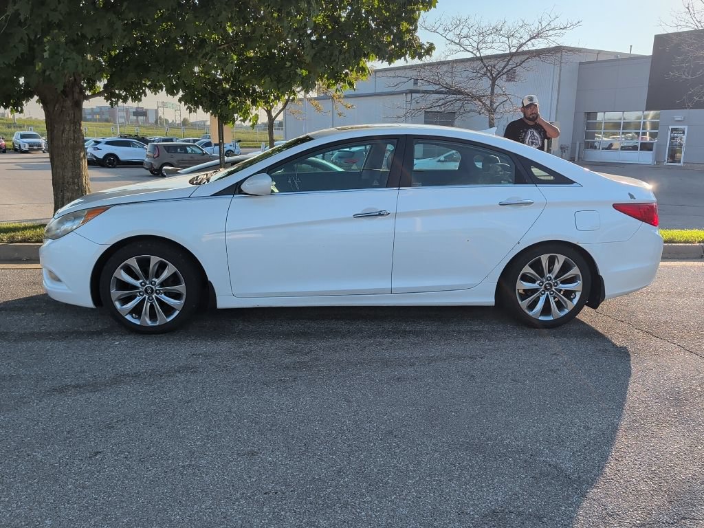 Used 2011 Hyundai Sonata SE w/ Navigation & Sunroof Pkg 4 FWD image 4