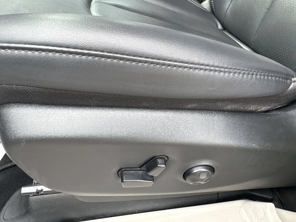 Used 2024 Chrysler Pacifica Touring-L FWD image 18