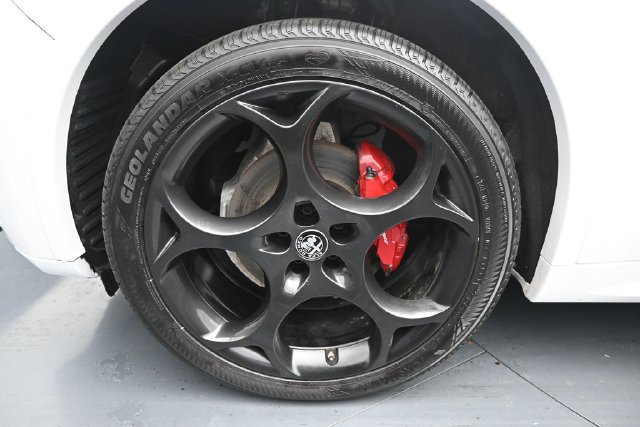 Used 2022 Alfa Romeo Stelvio Veloce AWD/4WD image 11
