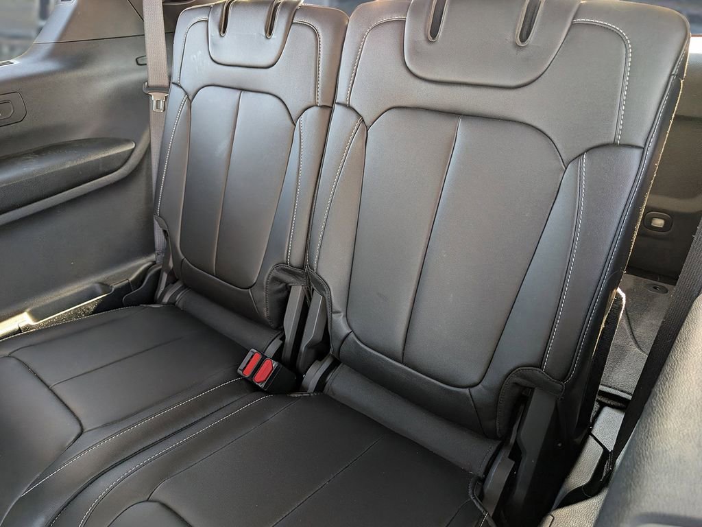 Used 2025 Jeep Grand Cherokee L Limited image 17