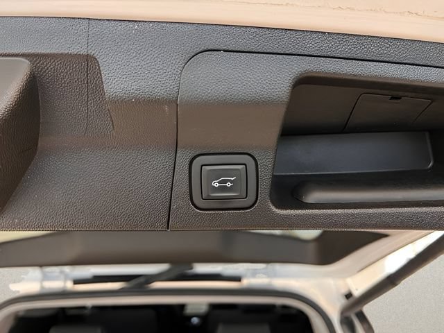 Certified 2023 GMC Acadia SLE w/ Driver Convenience Package AWD/4WD image 7