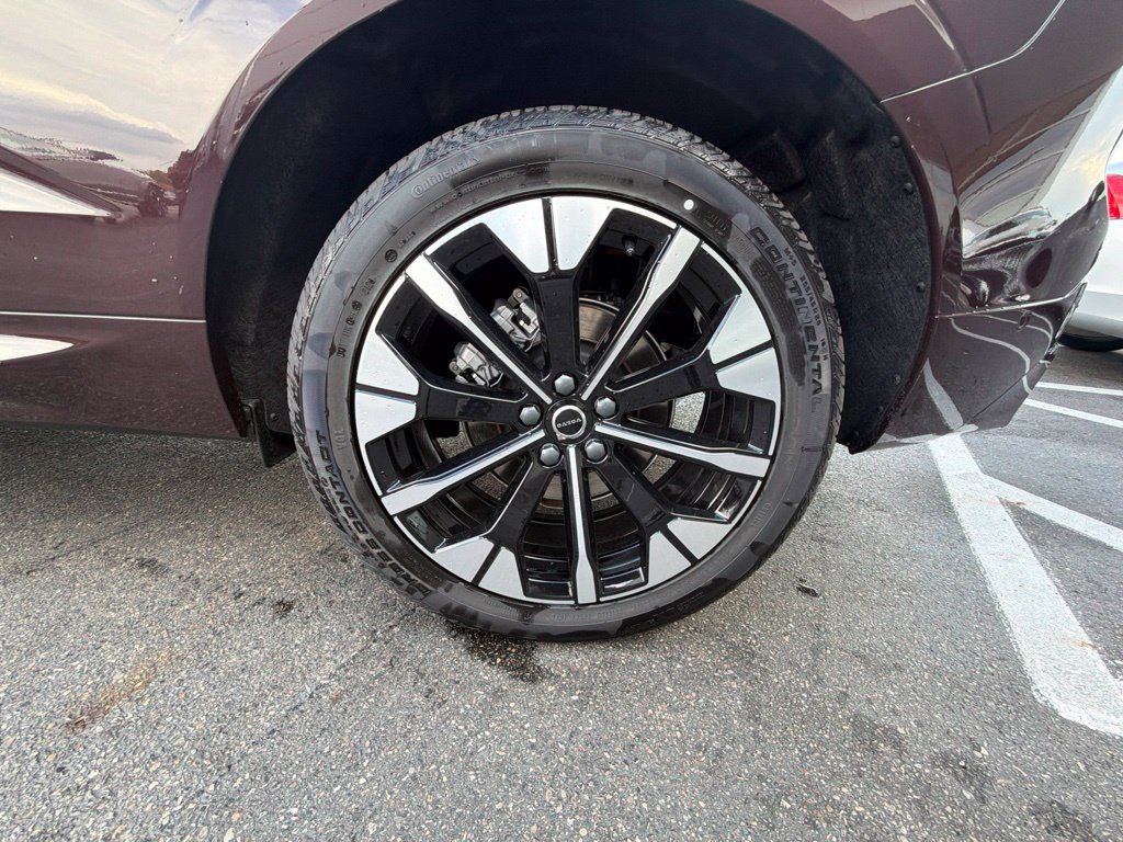 New 2027 Volvo XC60 B5 Plus AWD/4WD image 5