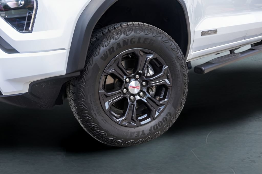 Used 2024 GMC Canyon Elevation w/ Convenience Package RWD image 4