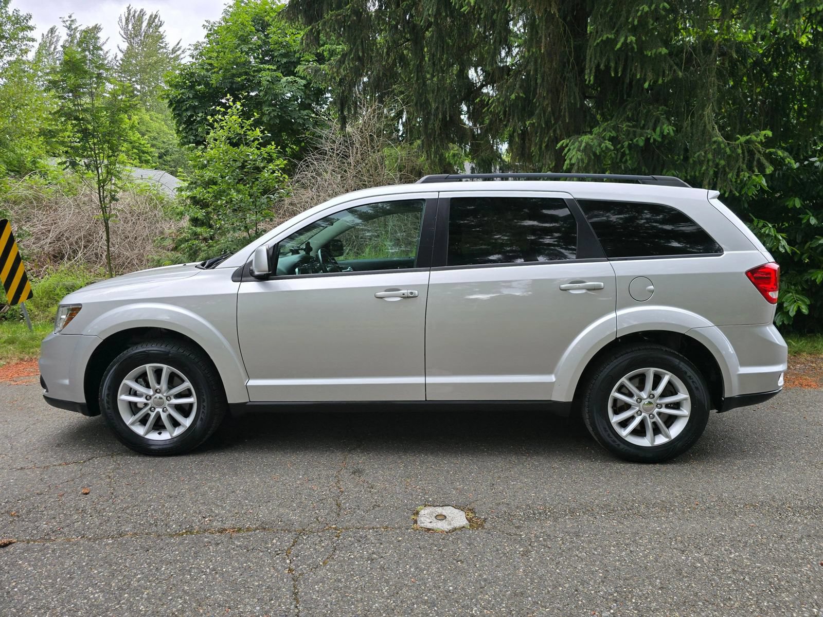 Used 2013 Dodge Journey SXT w/ Flexible Seating Group FWD image 2