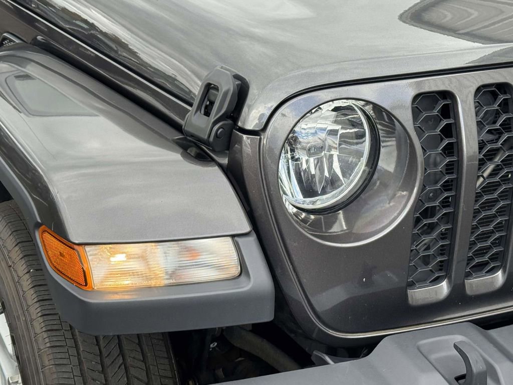 Used 2021 Jeep Gladiator Sport image 7