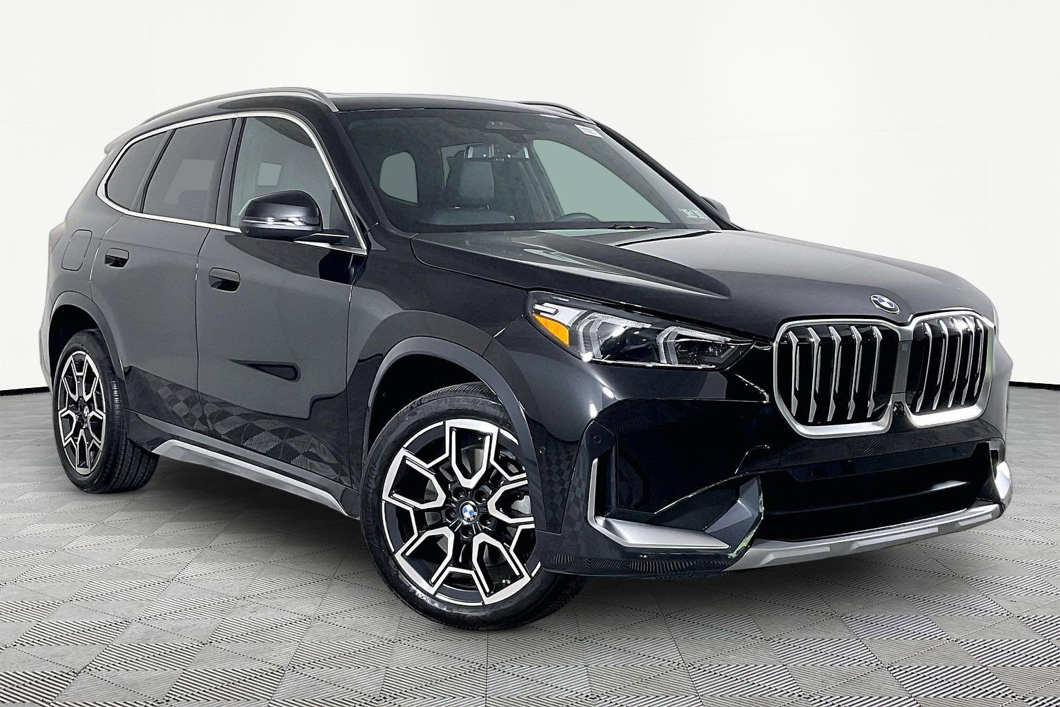 Certified 2026 BMW X1 xDrive28i w/ Technology Package AWD/4WD image 4