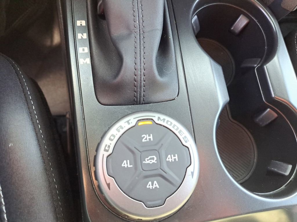 Used 2025 Ford Bronco Badlands image 30