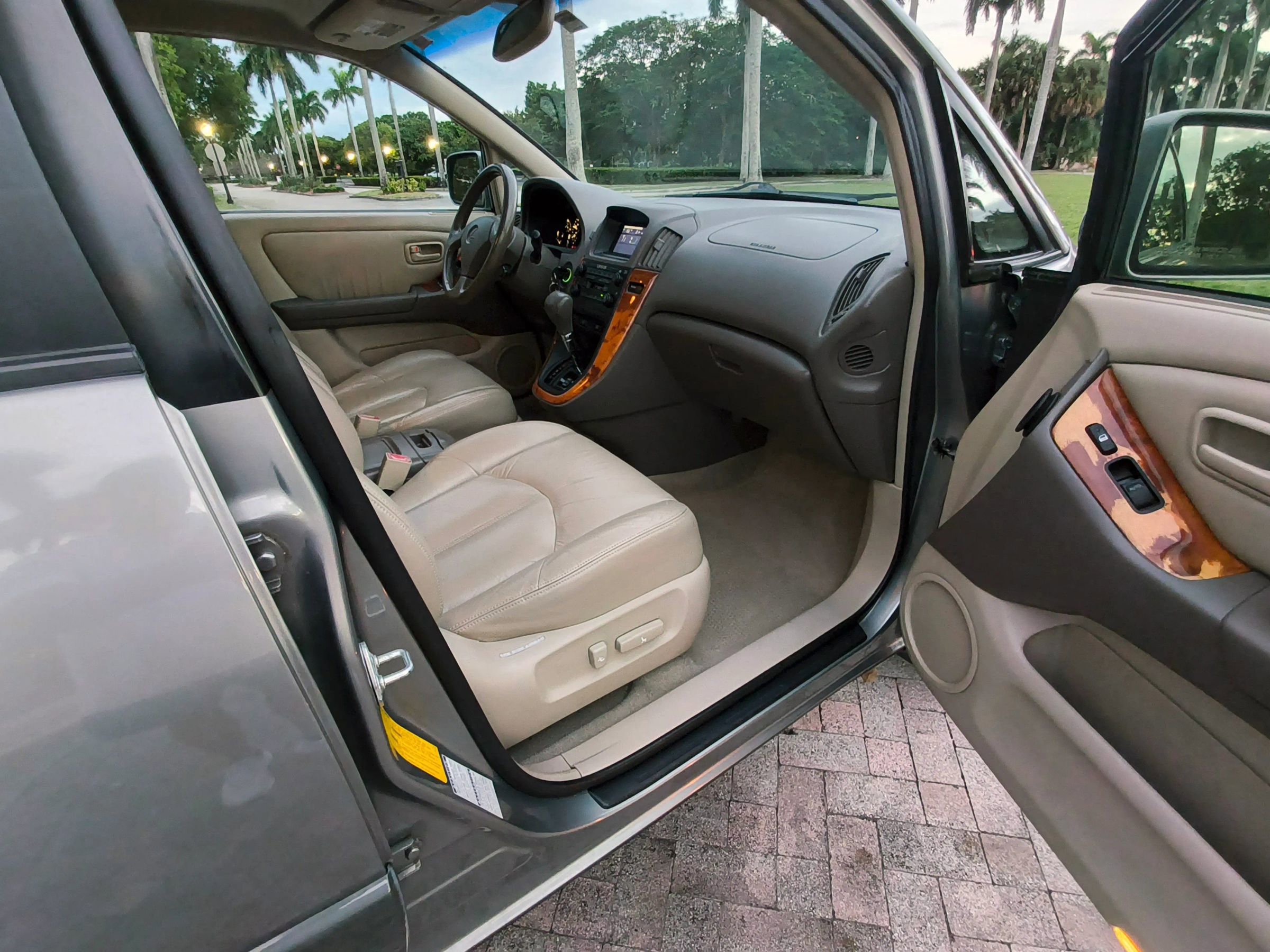 Used 2000 Lexus RX 300 4WD w/ Premium Pkg image 36