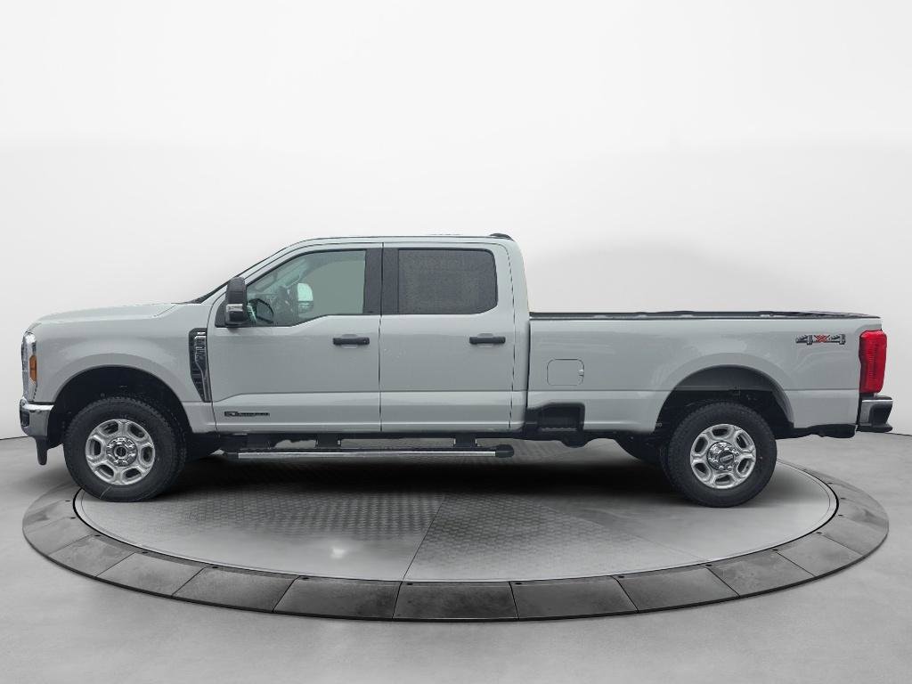 New 2026 Ford F350 XLT image 2