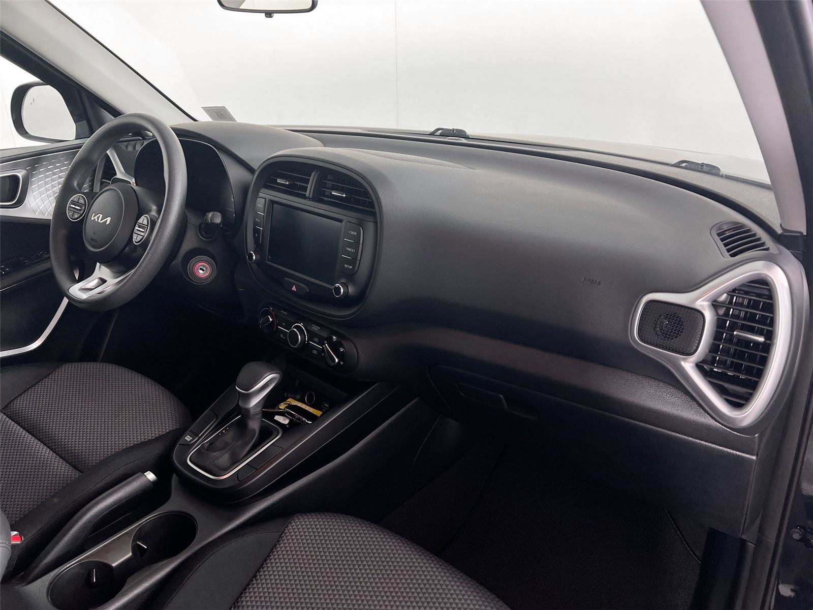 Used 2025 Kia Soul LX w/ LX Technology Package FWD image 27