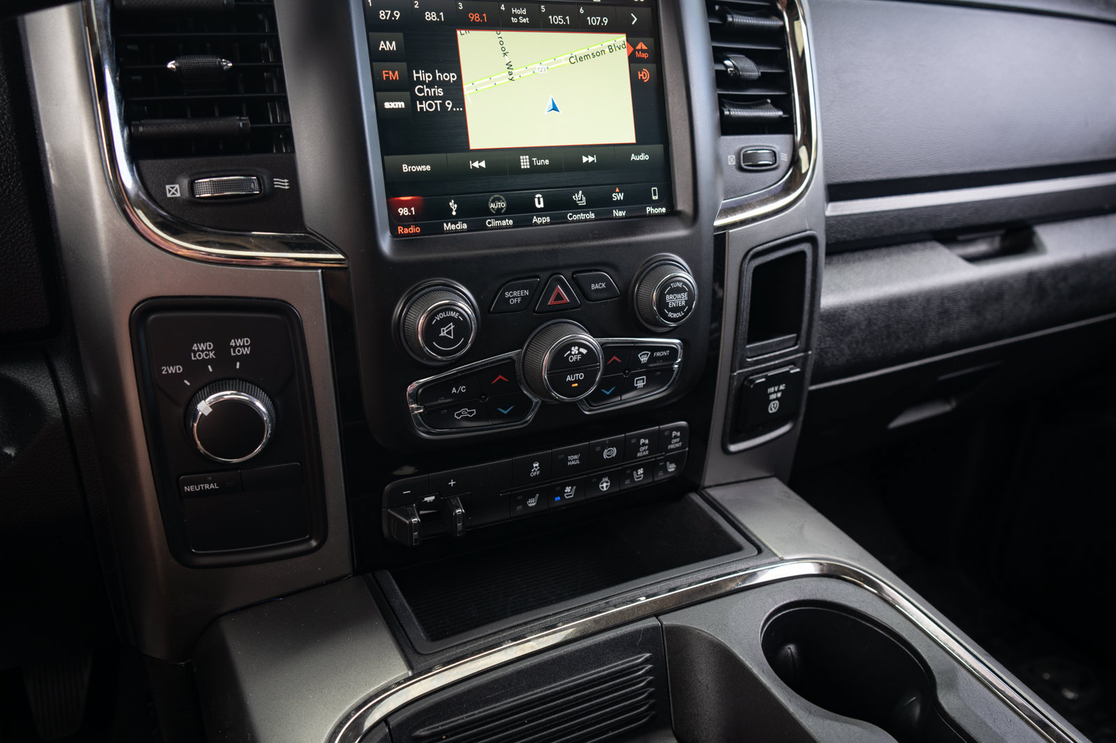 Used 2018 RAM 2500 Laramie w/ Sport Appearance Group AWD/4WD image 26