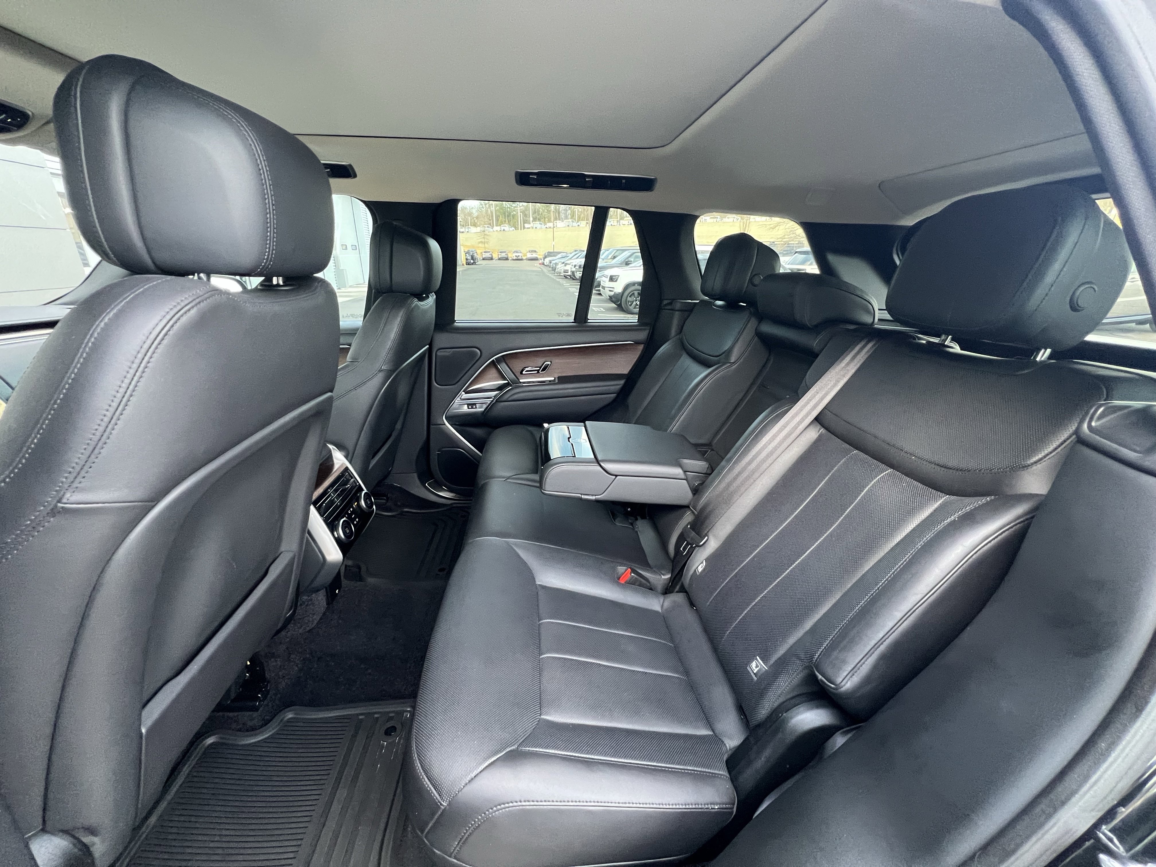 Certified 2023 Land Rover Range Rover SE image 33