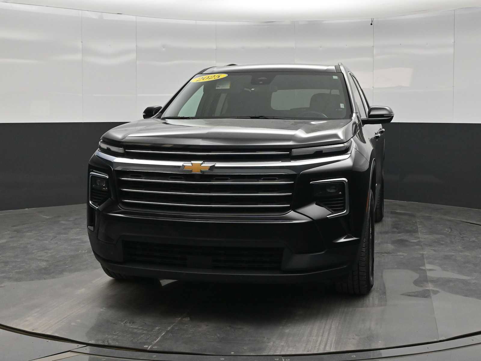 Used 2025 Chevrolet Traverse LT AWD/4WD image 3