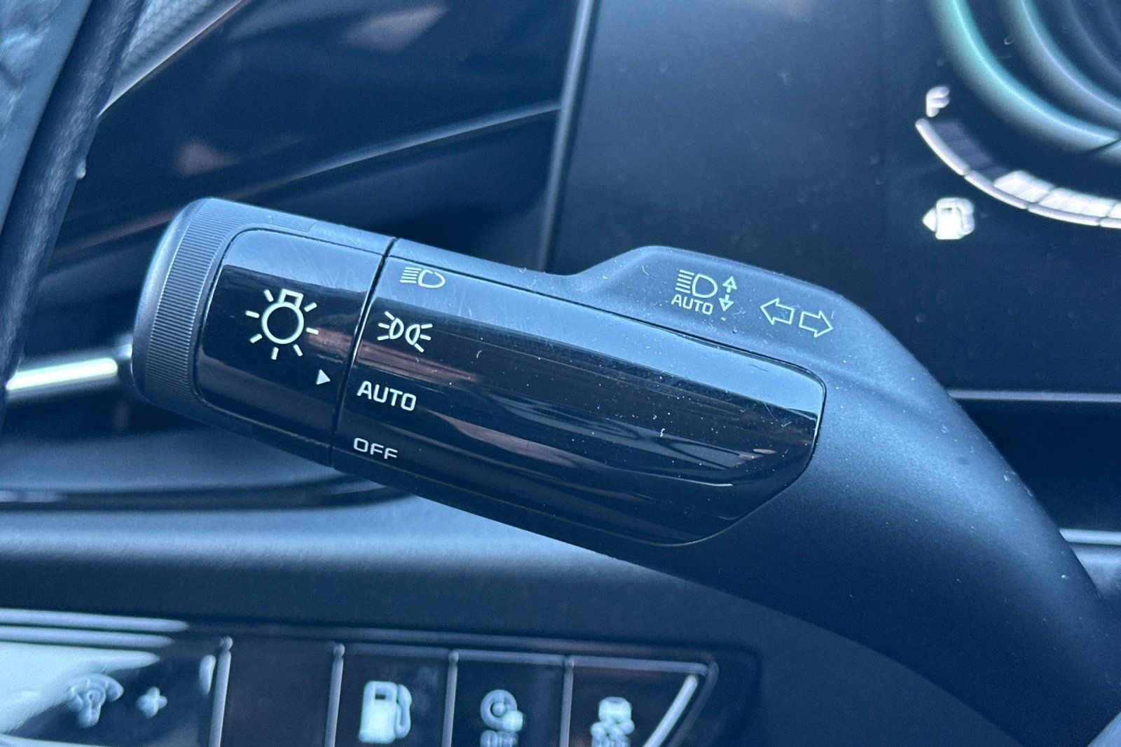 Certified 2025 Kia Niro EX w/ EX Cold Weather Package image 37