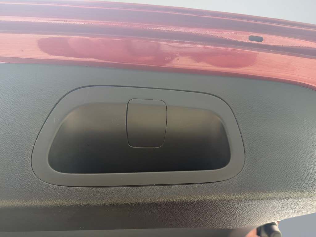 Used 2025 Chevrolet Trax LS FWD image 13
