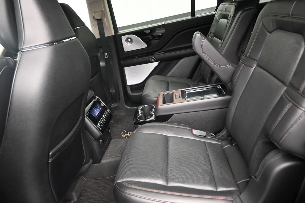 Used 2024 Lincoln Aviator Reserve w/ Equipment Group 201A RWD image 14
