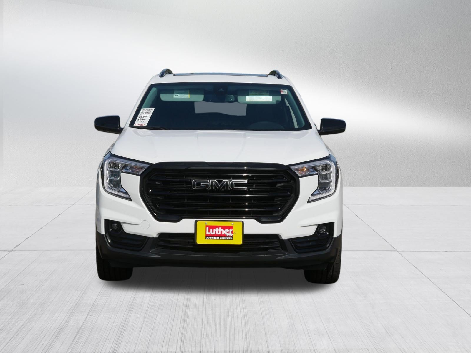 Used 2024 GMC Terrain SLT w/ Infotainment Package II AWD/4WD image 2