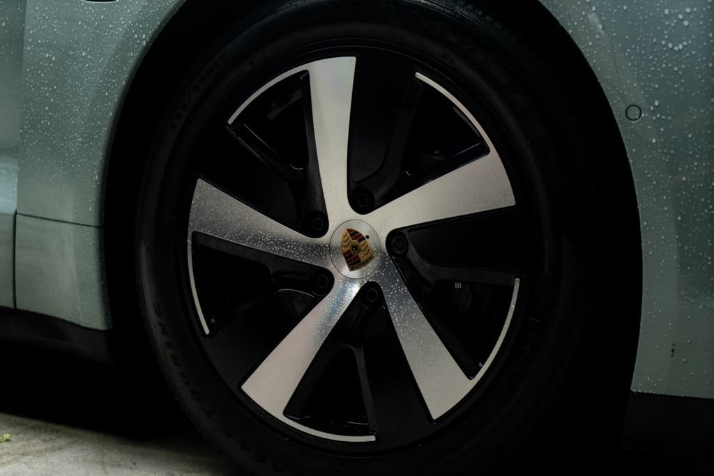 Used 2025 Porsche Taycan RWD image 10