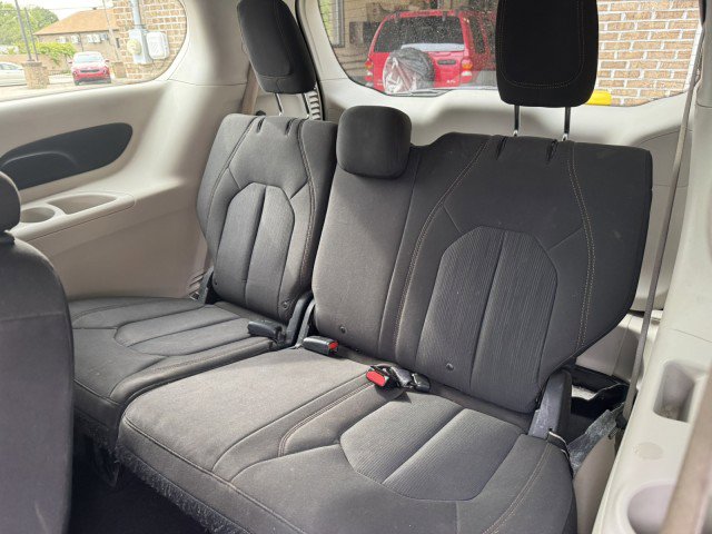 Used 2017 Chrysler Pacifica Touring image 12