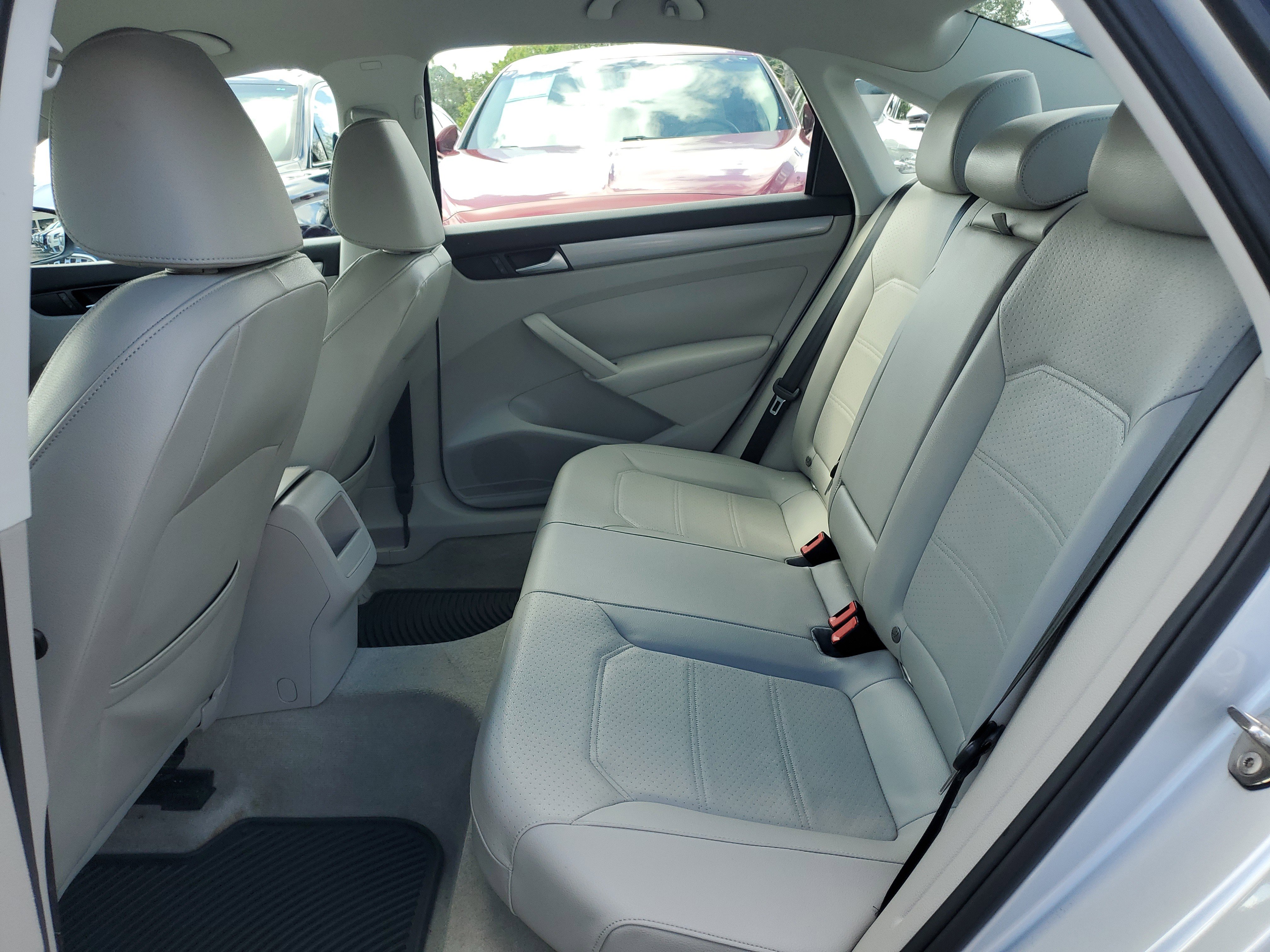 Used 2015 Volkswagen Passat 1.8T S image 9