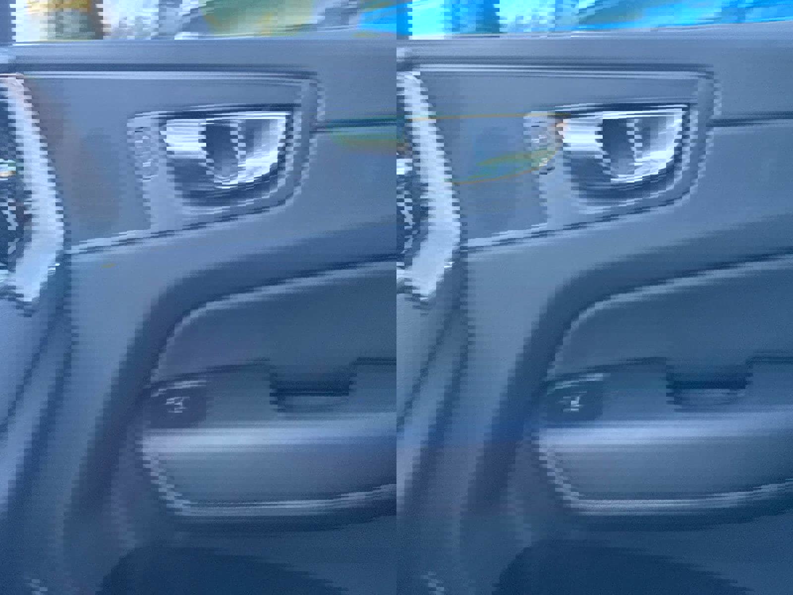 Used 2025 Volvo XC60 B5 Plus image 21