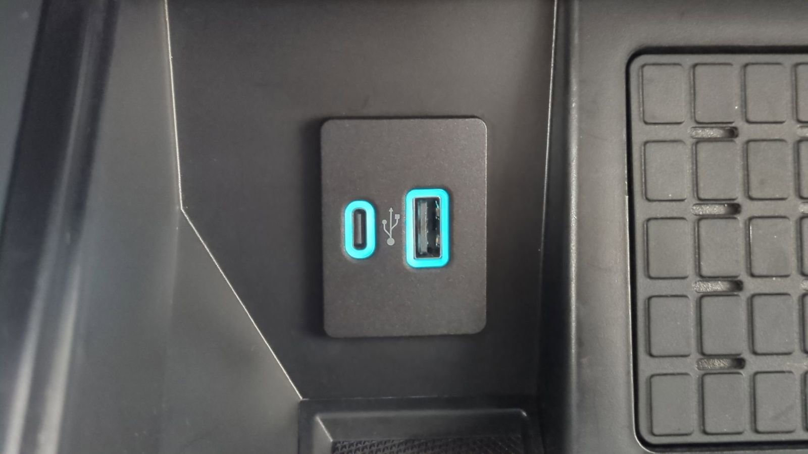 Certified 2024 Ford F150 Platinum w/ Equipment Group 703A Plus image 38