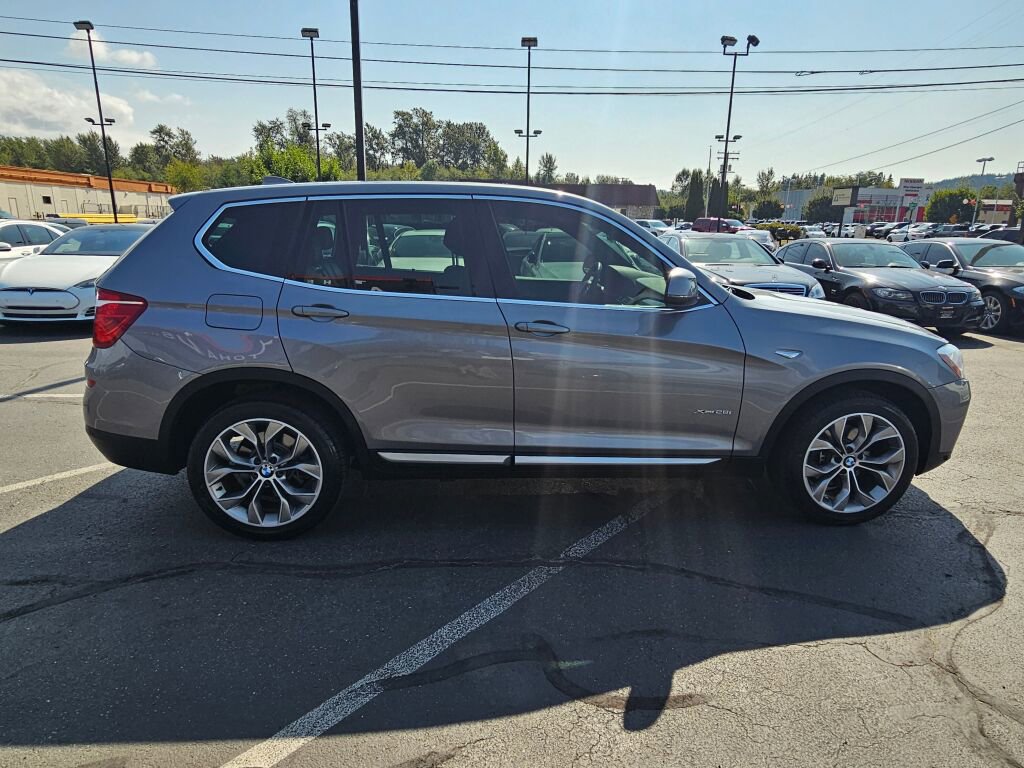 Used 2017 BMW X3 xDrive28i image 4