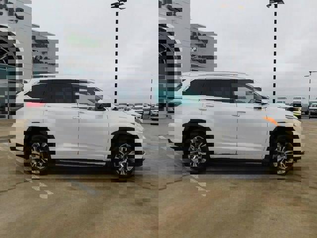 Used 2014 Toyota Highlander XLE image 26