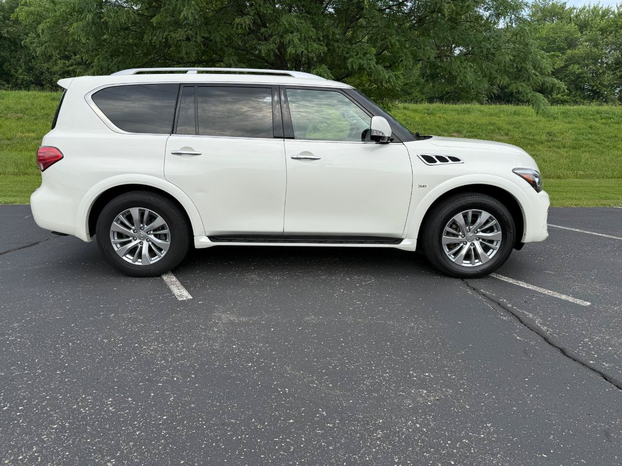 Used 2016 INFINITI QX80 2WD image 2