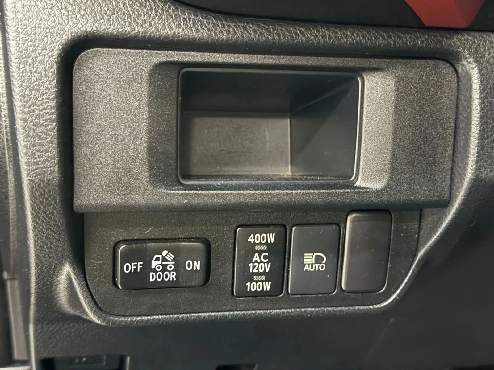 Used 2018 Toyota Tacoma TRD Sport AWD/4WD image 24