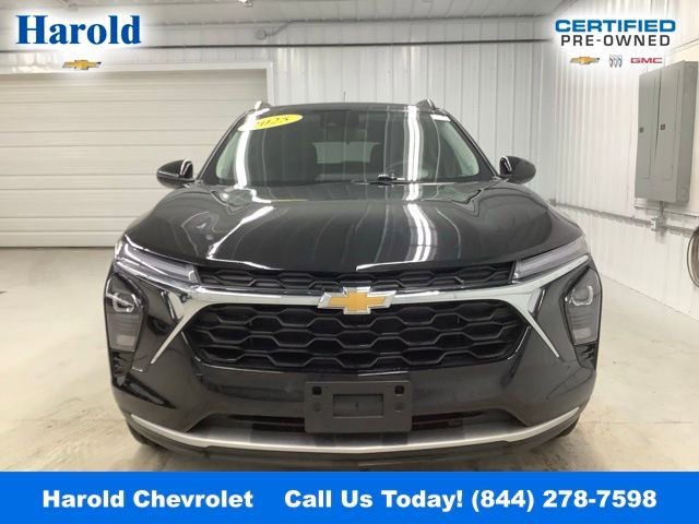 Certified 2025 Chevrolet Trax LT w/ LT Convenience Package image 2
