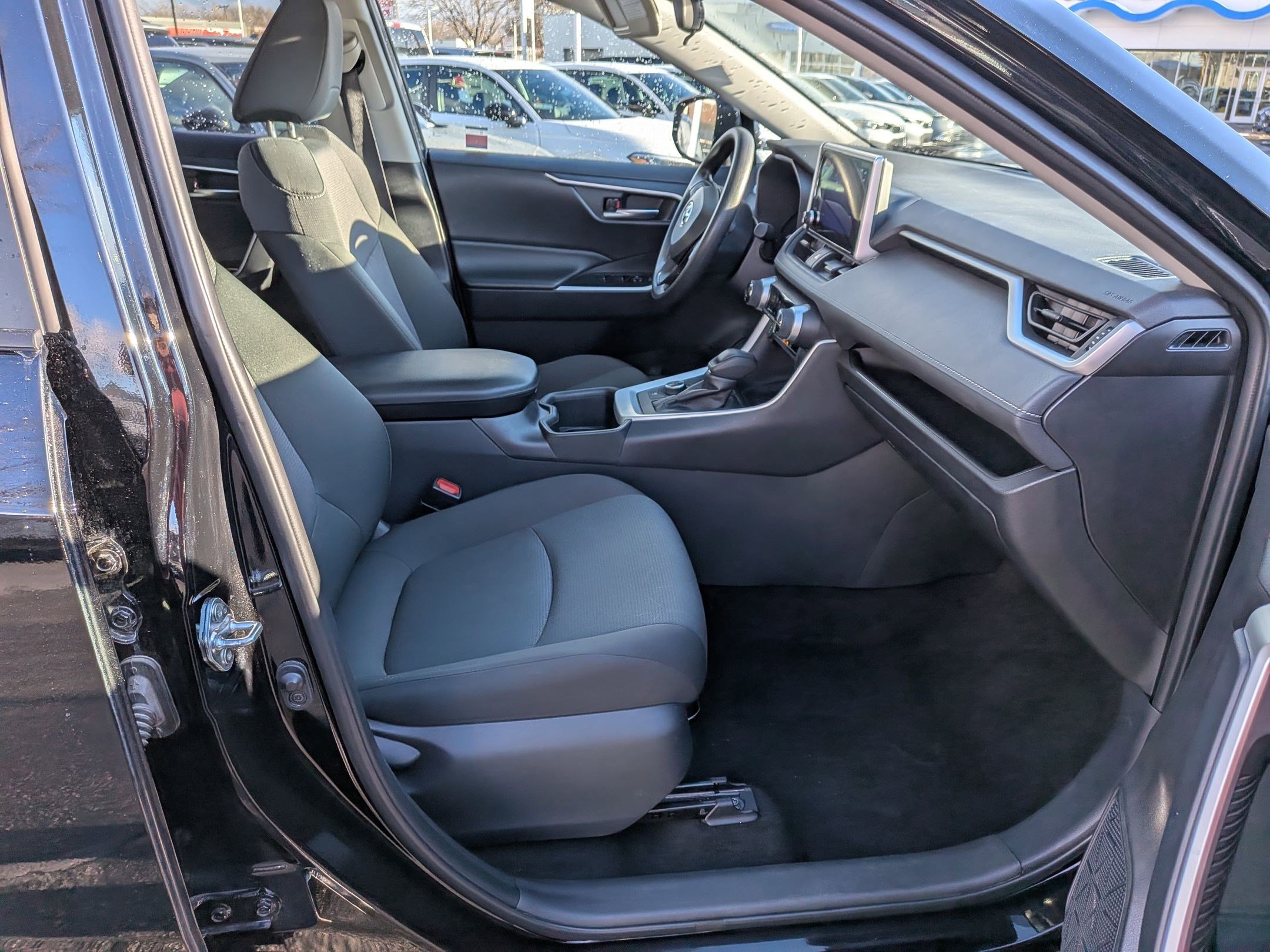 Used 2025 Toyota RAV4 XLE image 32