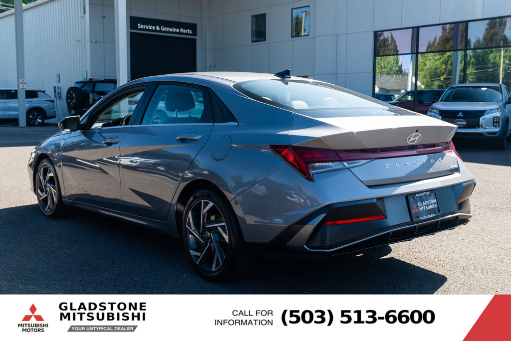 Used 2025 Hyundai Elantra Limited FWD image 5