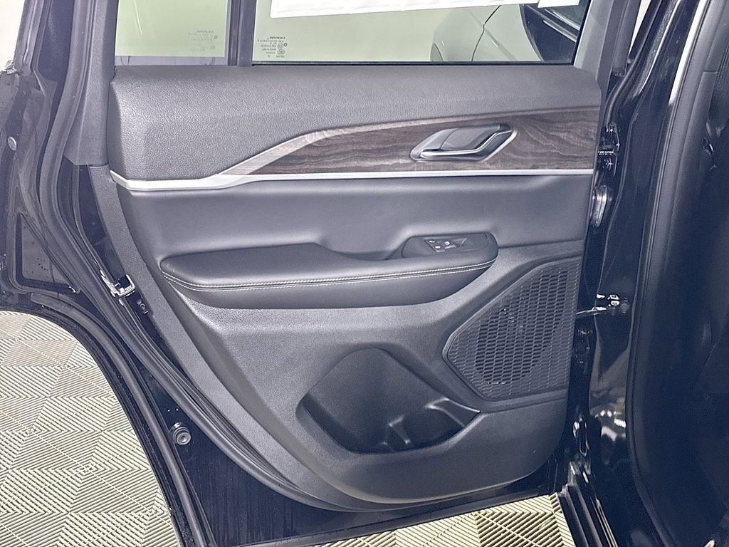 New 2026 Jeep Grand Cherokee Altitude AWD/4WD image 20