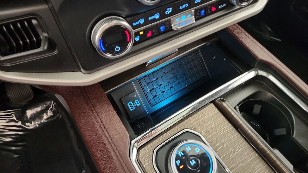 Used 2022 Ford Expedition Max Limited image 17